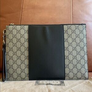 😍🥰Beautiful Gucci GG Supreme Oversized Clutch/Wristlet/Pouch😍🥰